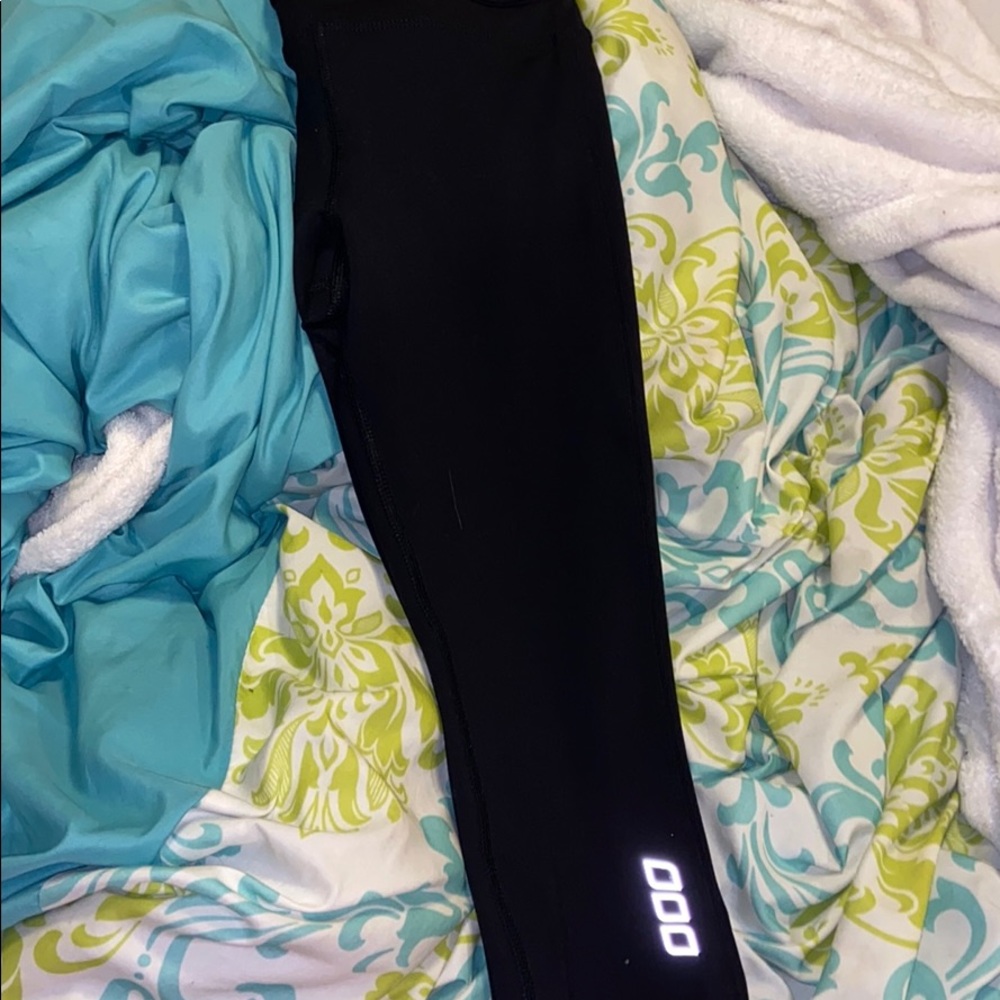 Black Lorna Jane cropped leggings